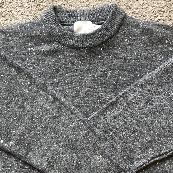 H & M crewneck Sweater.NWT. - Picture 2 of 2